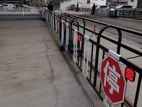 DPM-TL型平移式铁路道口电动栏门