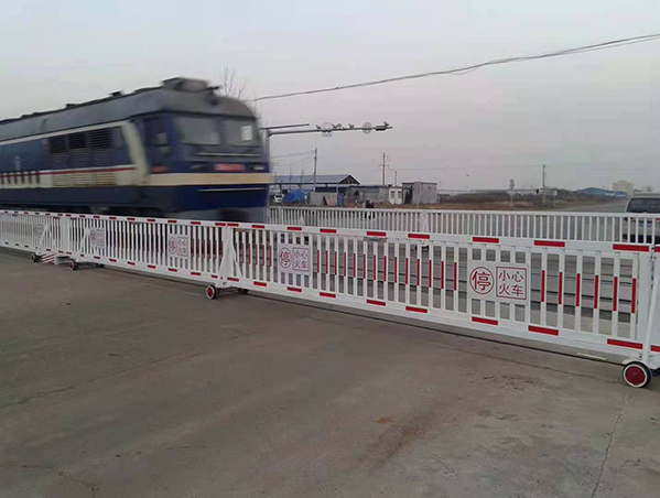 DPM-TL型平移式铁路道口电动栏门