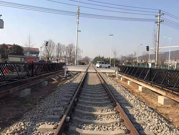 DPM-TL型平移式铁路道口电动栏门